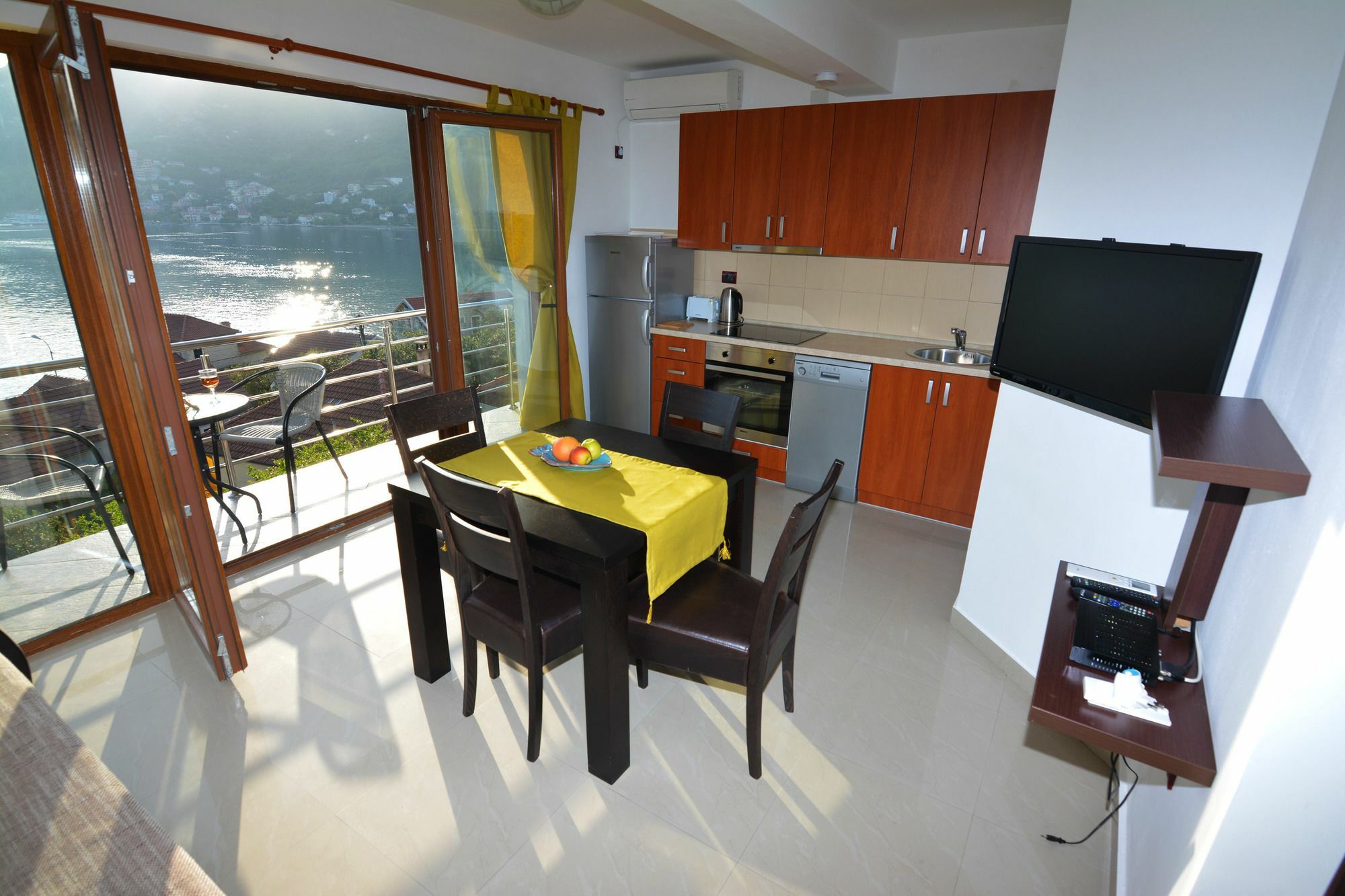 Tale House Montenegro Tivat Extérieur photo